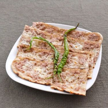 Sade Kıymalı Kaşarlı Pide + Coca-Cola (33 cl.)