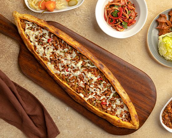Kuşbaşılı Kaşarlı Pide