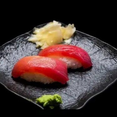 Tuna Nigiri (2 pcs)