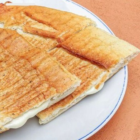 ÜÇ ÇEYREK KAŞARLI TOST
