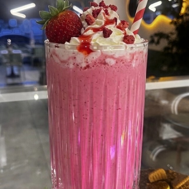 Çilekli Milkshake