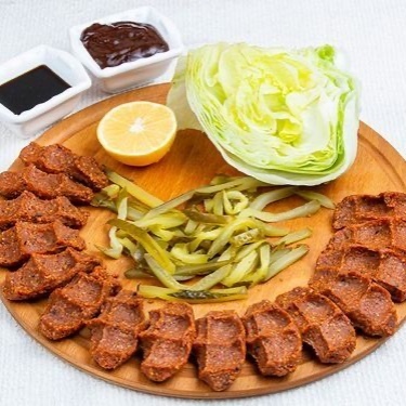 Yarım Porsiyon Çiğ Köfte ( 300 gr ) & 1 Litre Sütaş Ayran