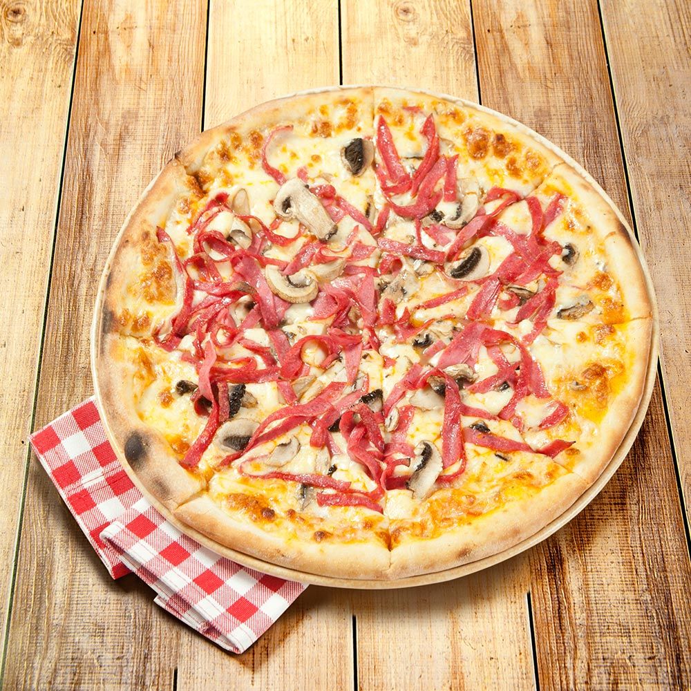 Salamlı Mantarlı Pizza
