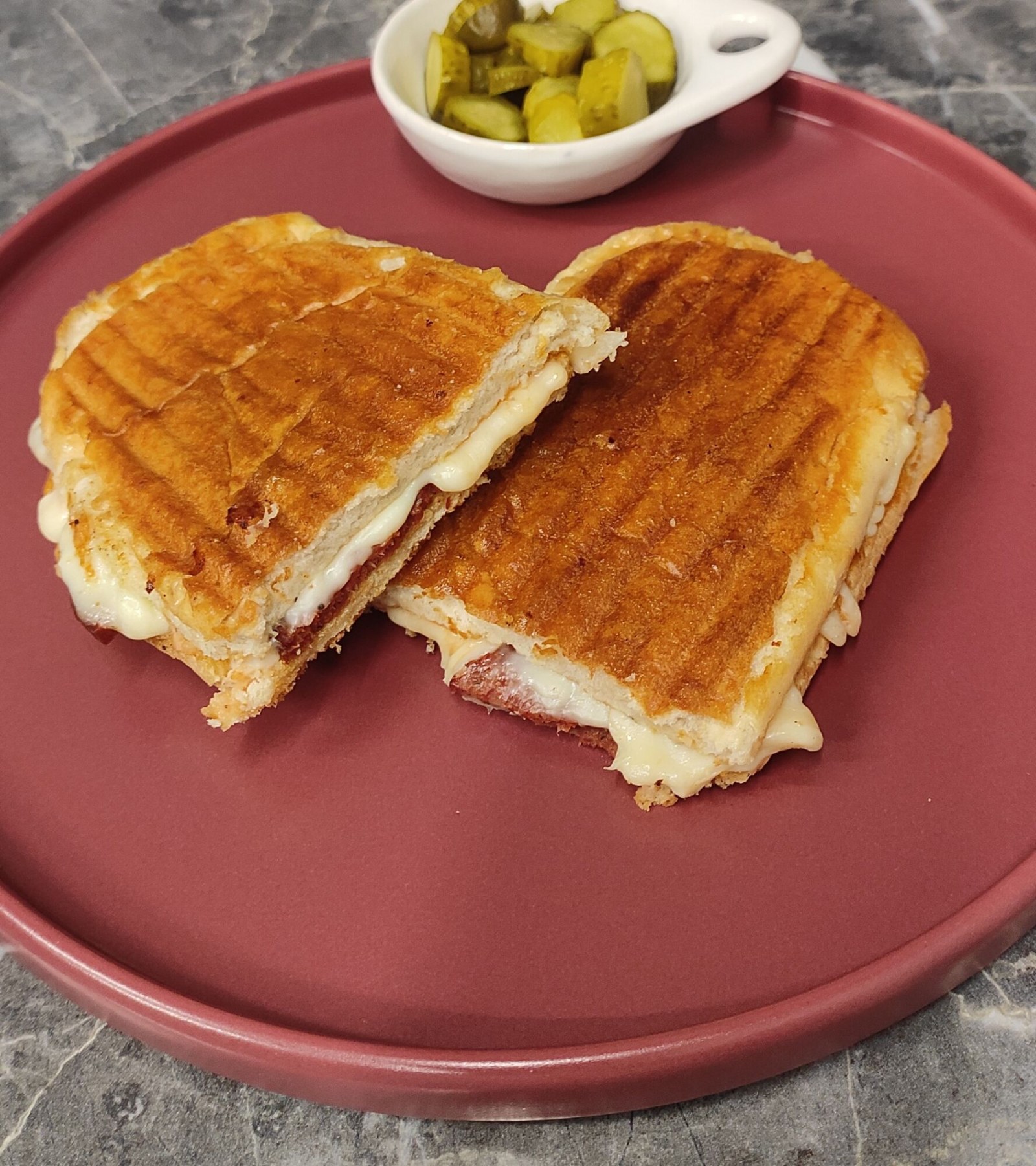 Sucuklu Kaşarlı Tost