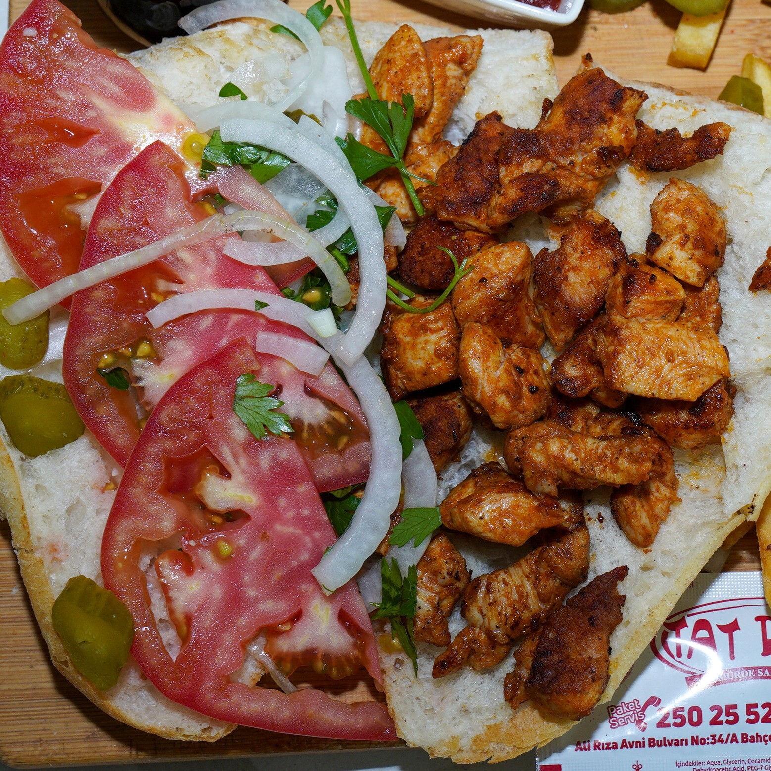 Ekmek Arası Tavuk Şiş