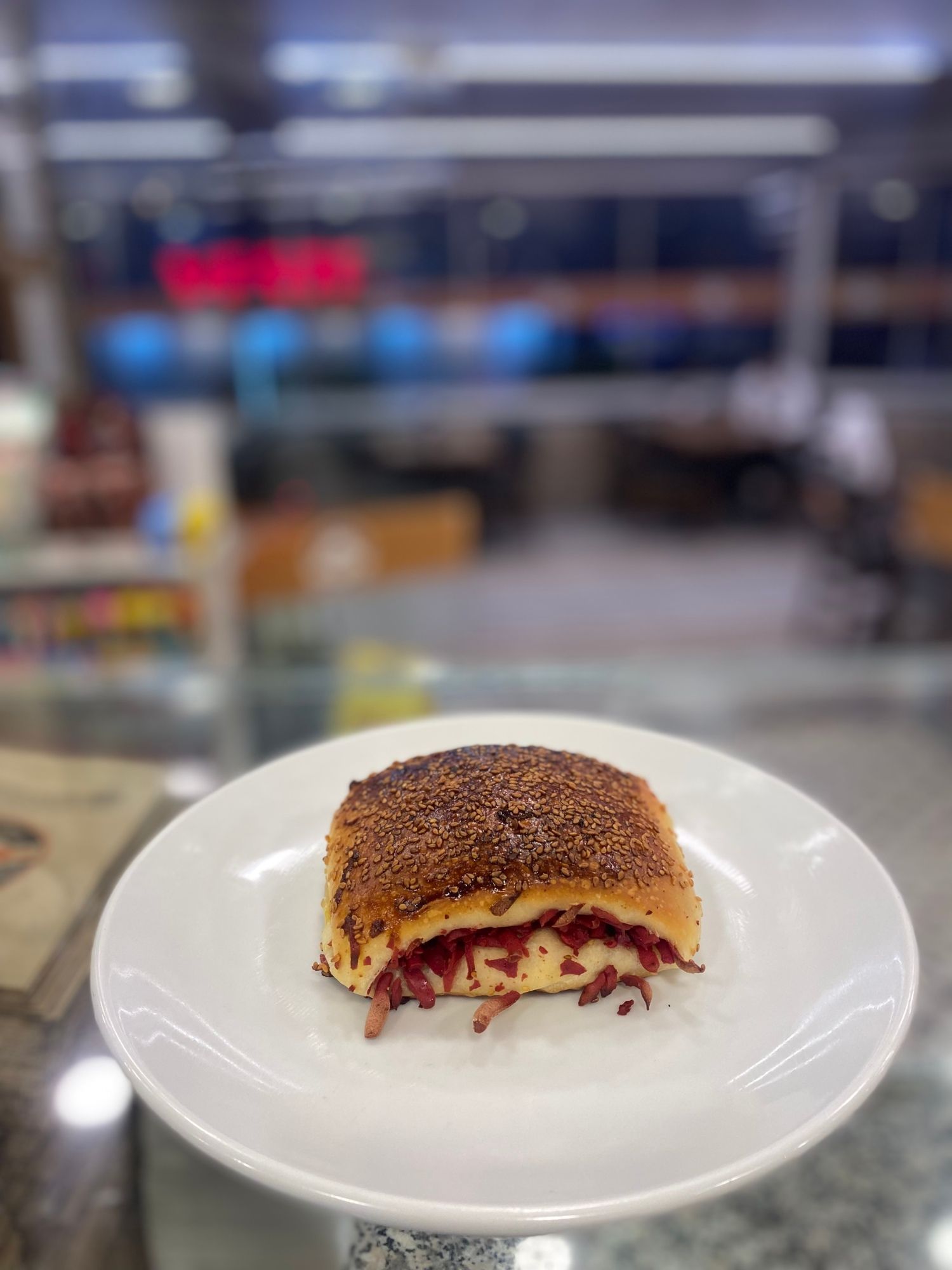 Salçalı Sosisli Poğaça