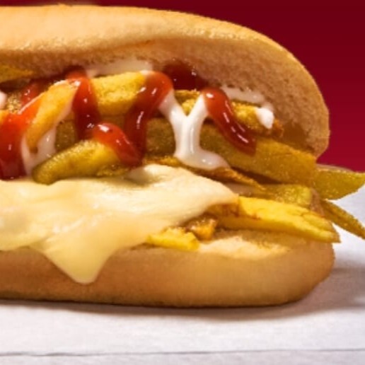 Kaşarlı Sosisli Patso Yarım Ekmek Arası