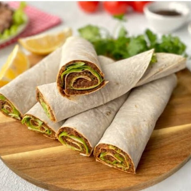Pide Ekmeği Arası Çiğ Köfte
