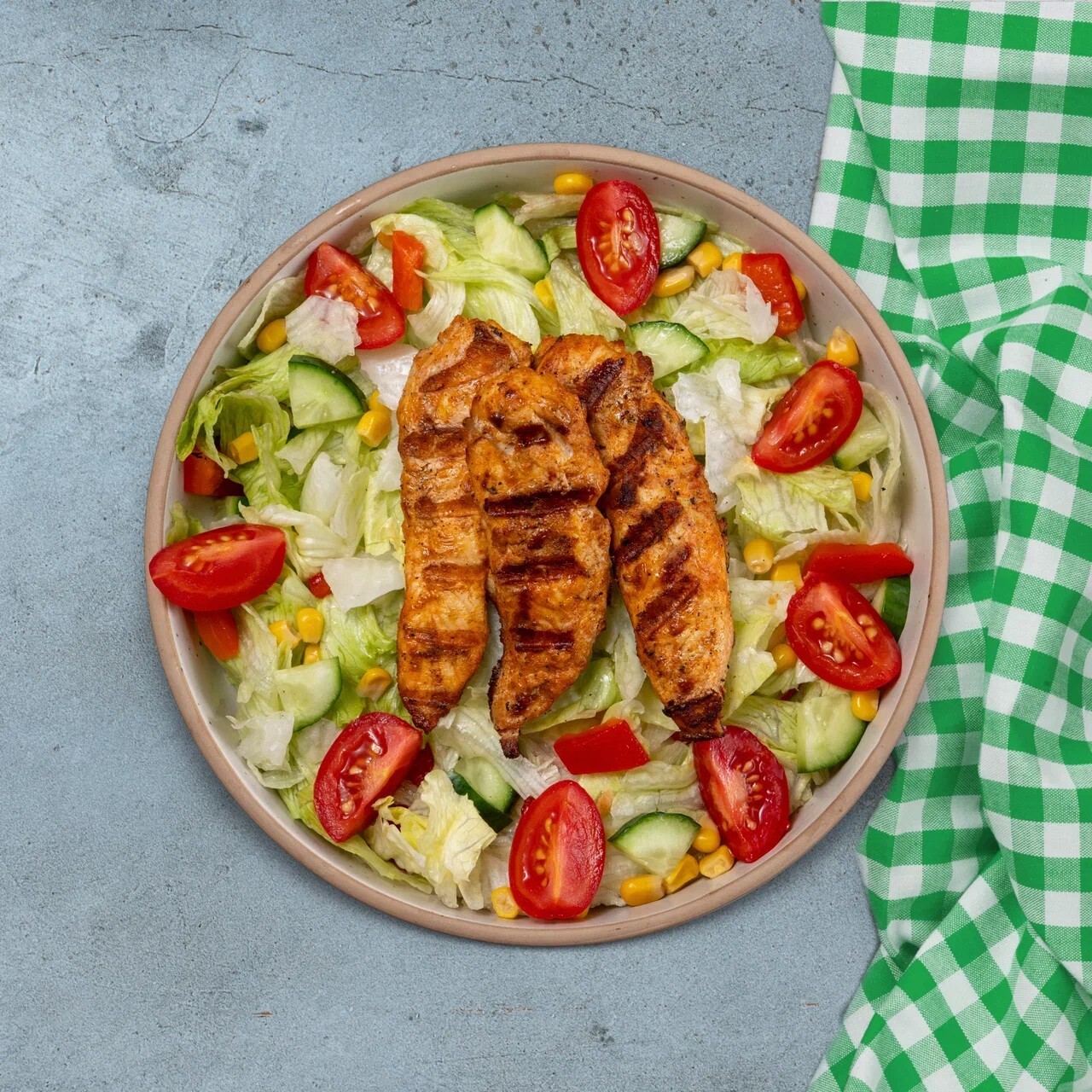 Çeşit Izgara Tavuk Salatası