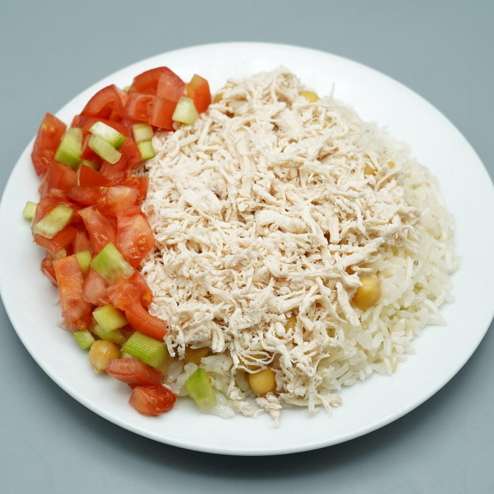 Tavuklu Salatalı Nohutlu Pilav