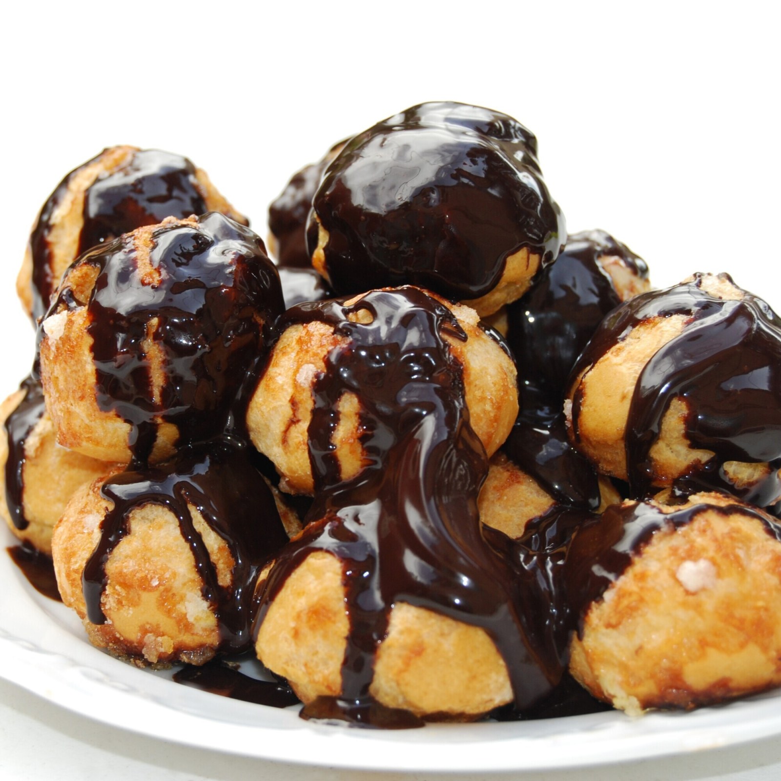 Profiterollü Pasta (6 - 8 Kişilik)