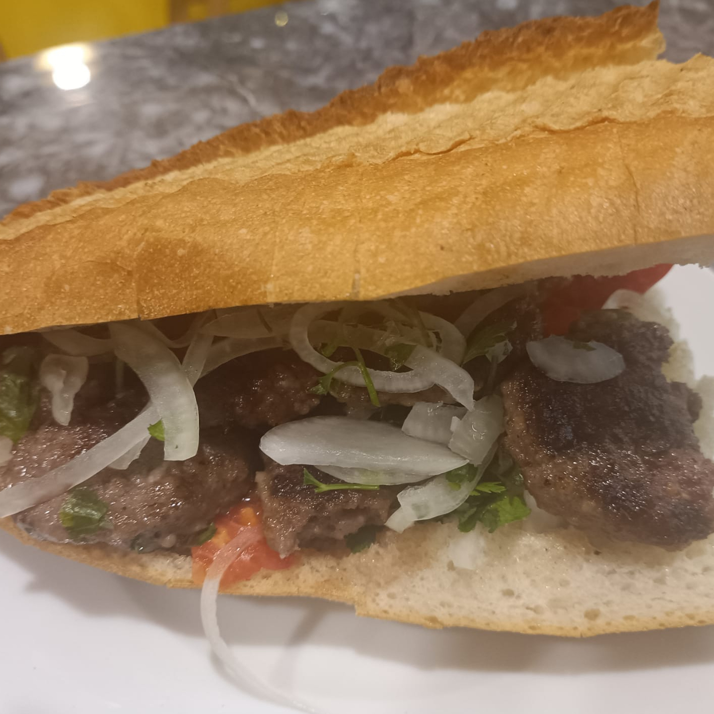 Izgara Köfte Ekmek Arası