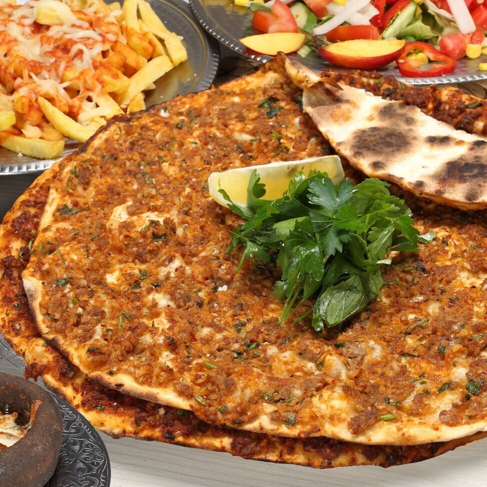 Trendyol Özel 2 Adet Lahmacun + Coca Cola 330 ml