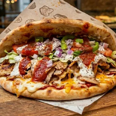 Tavuk Dönerli Pizza Sandviç