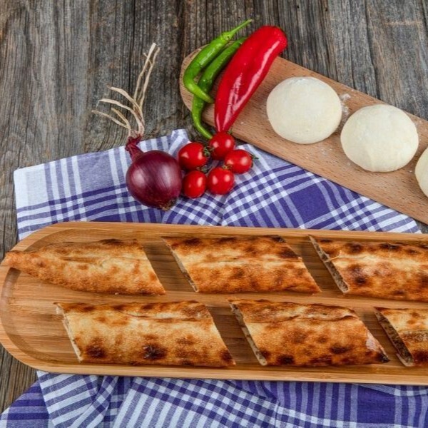 Sucuklu Bafra Pidesi