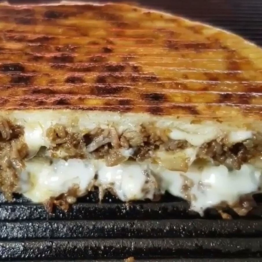 Kavurma Kaşarlı Bazlama Tost