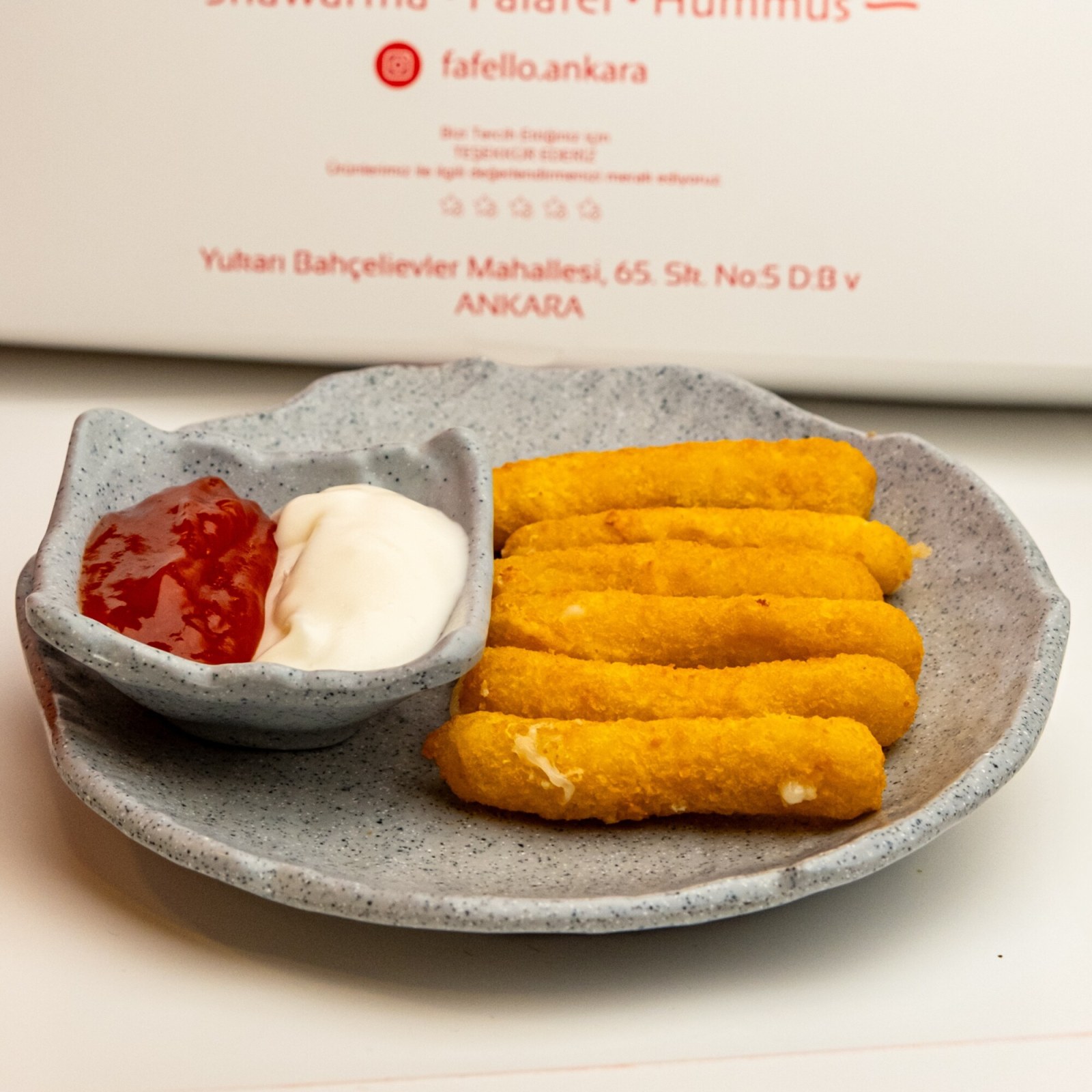 6 Adet Kızarmış Mozzarella Çubukları