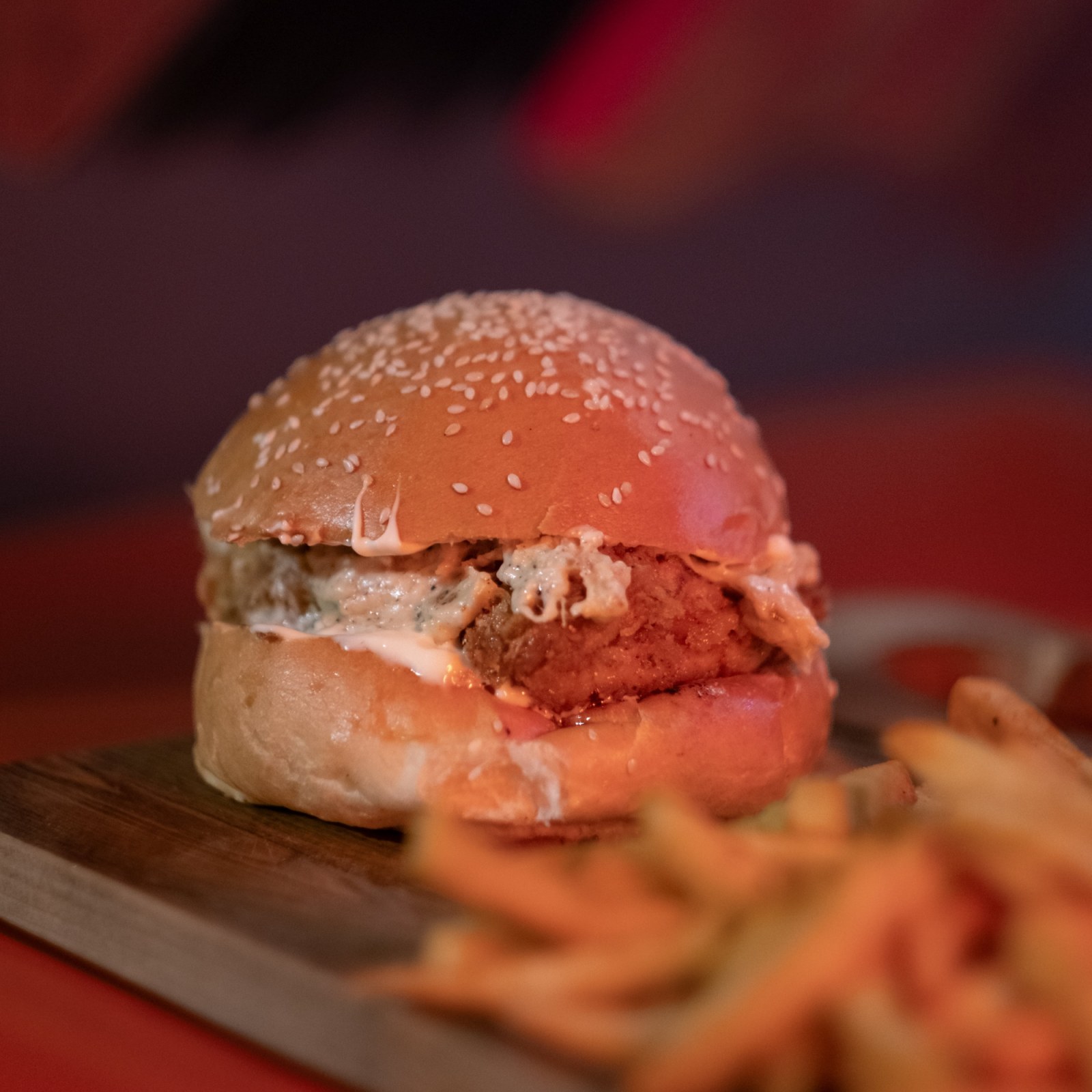 Köz Patlıcanlı Chicken Bonfile Burger Menü