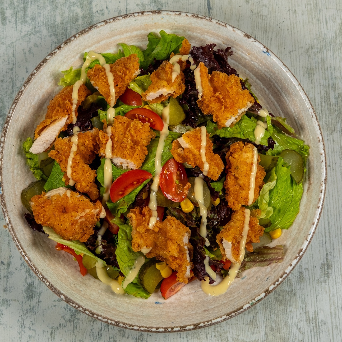 Çıtır tavuklu Salata