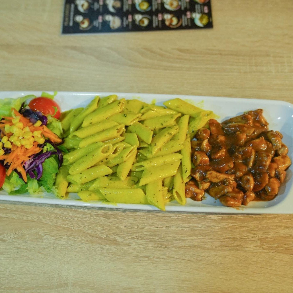 Barbekülü Tavuk, Kremalı fesleğenli Penne, Salata