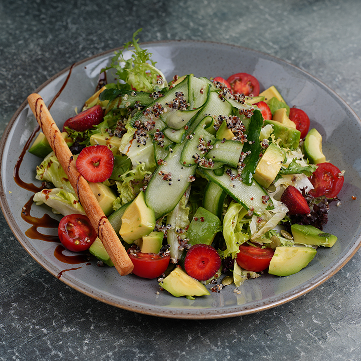 Avokadolu Kinoa Salatası