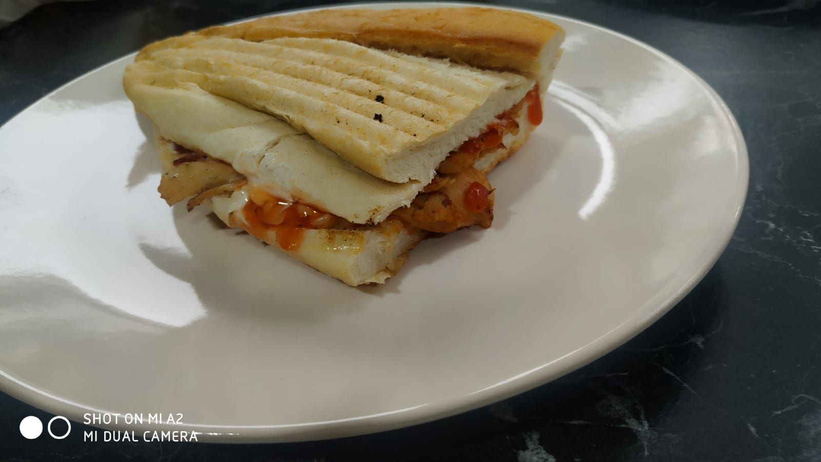 Yarım Ekmek Kaşar Peynirli Tavuk Döner