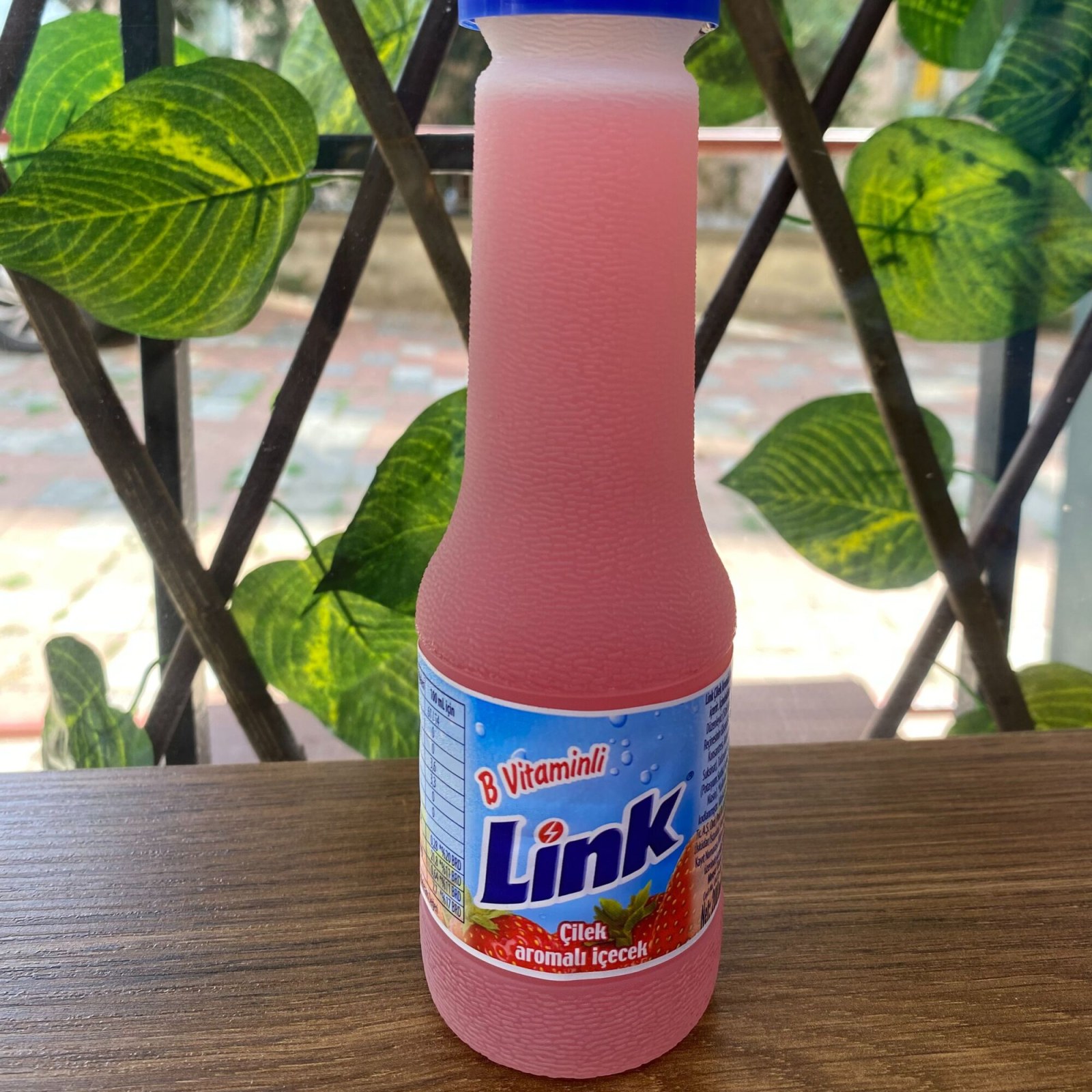 Çilek Aromalı İçecek