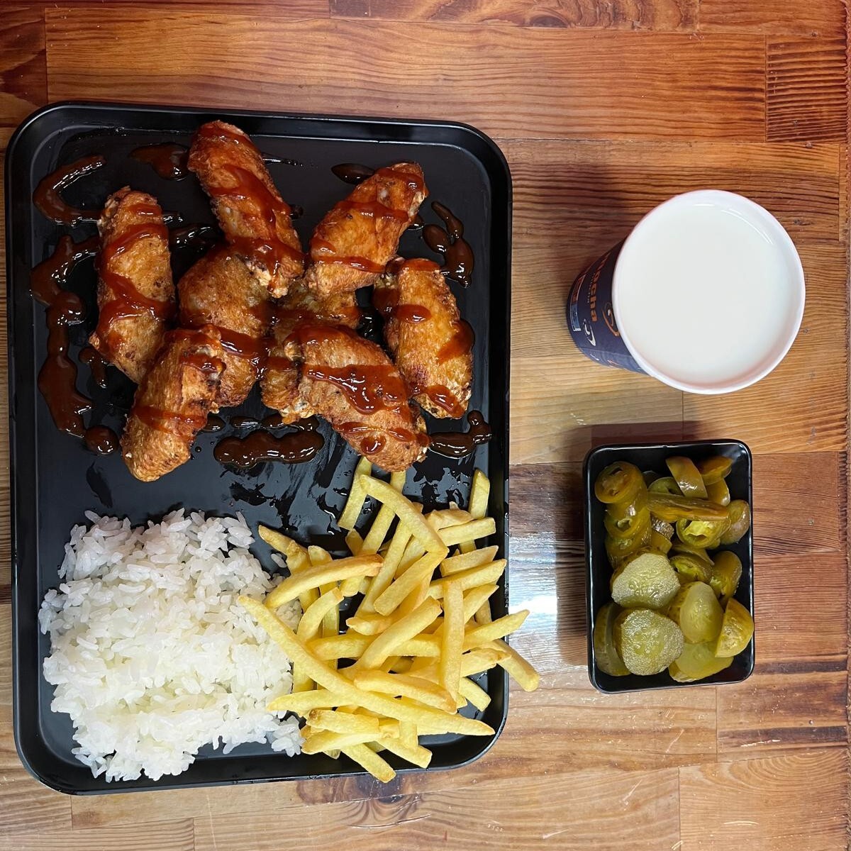 Kızarmış Barbekü Soslu 8'li Kanat Menü