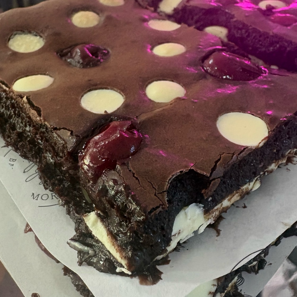 Vişneli & Beyaz Çikolatalı Brownie