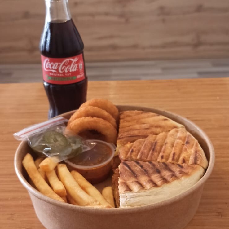 Ayvalık Sucuklu Kaşarlı Bowl + Coca-Cola Menü