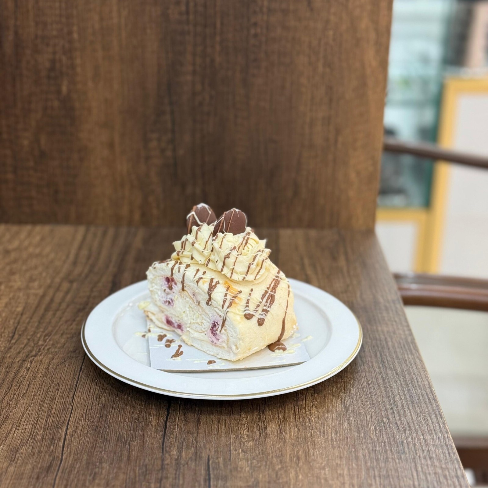 Çilekli Rulo Pavlova
