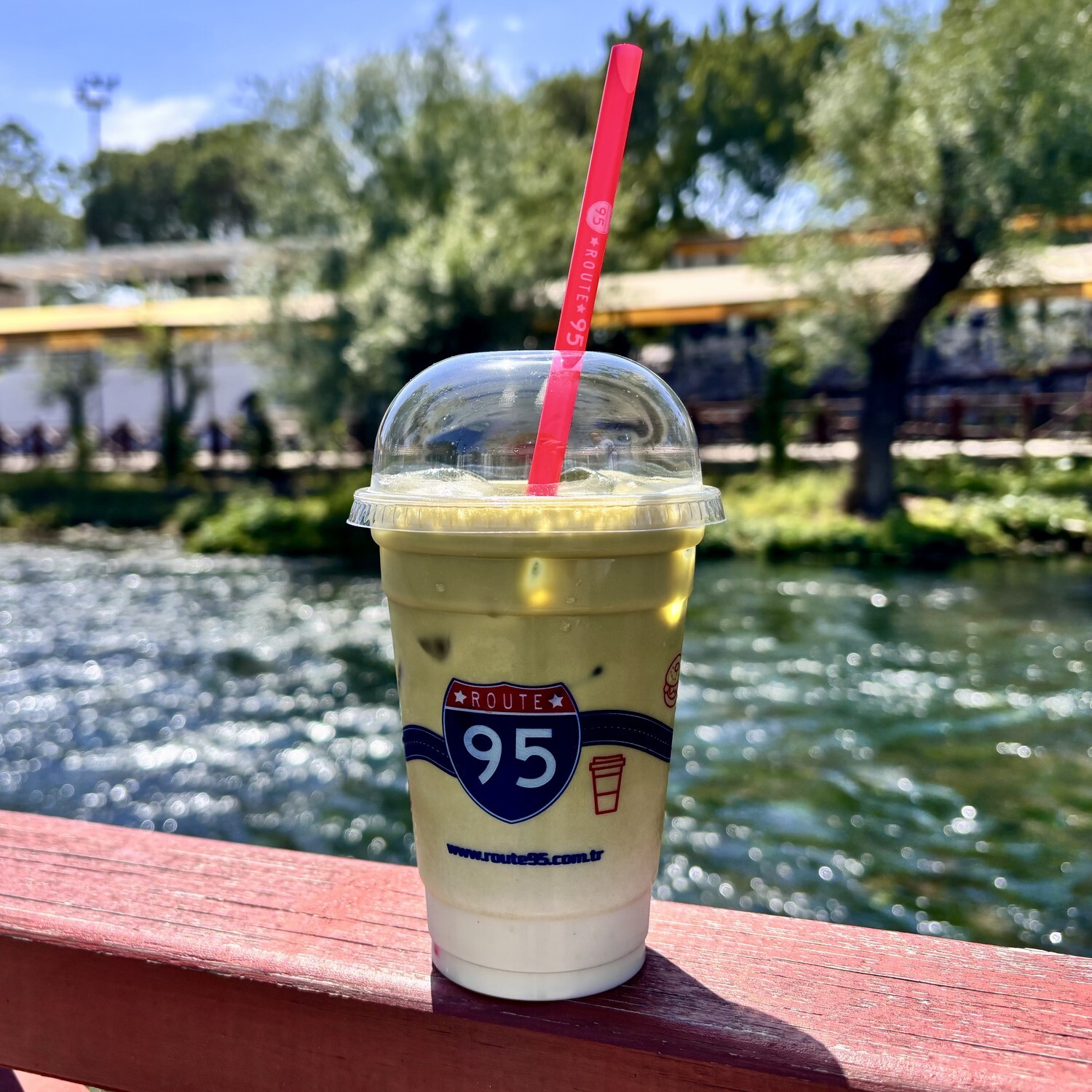 Iced Matcha Latte (14 Oz.)