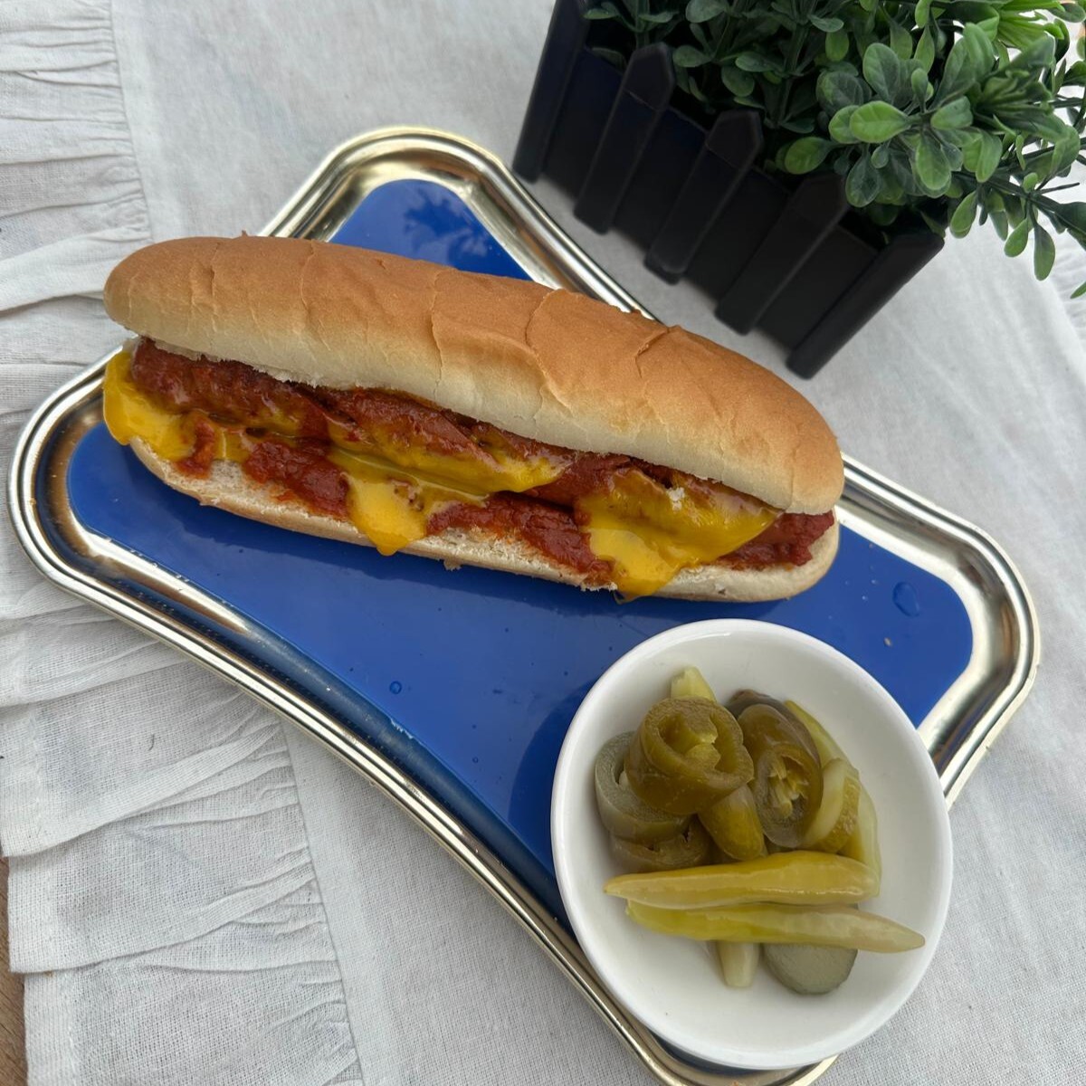 Cheddar Peynirli Sosisli Sandviç