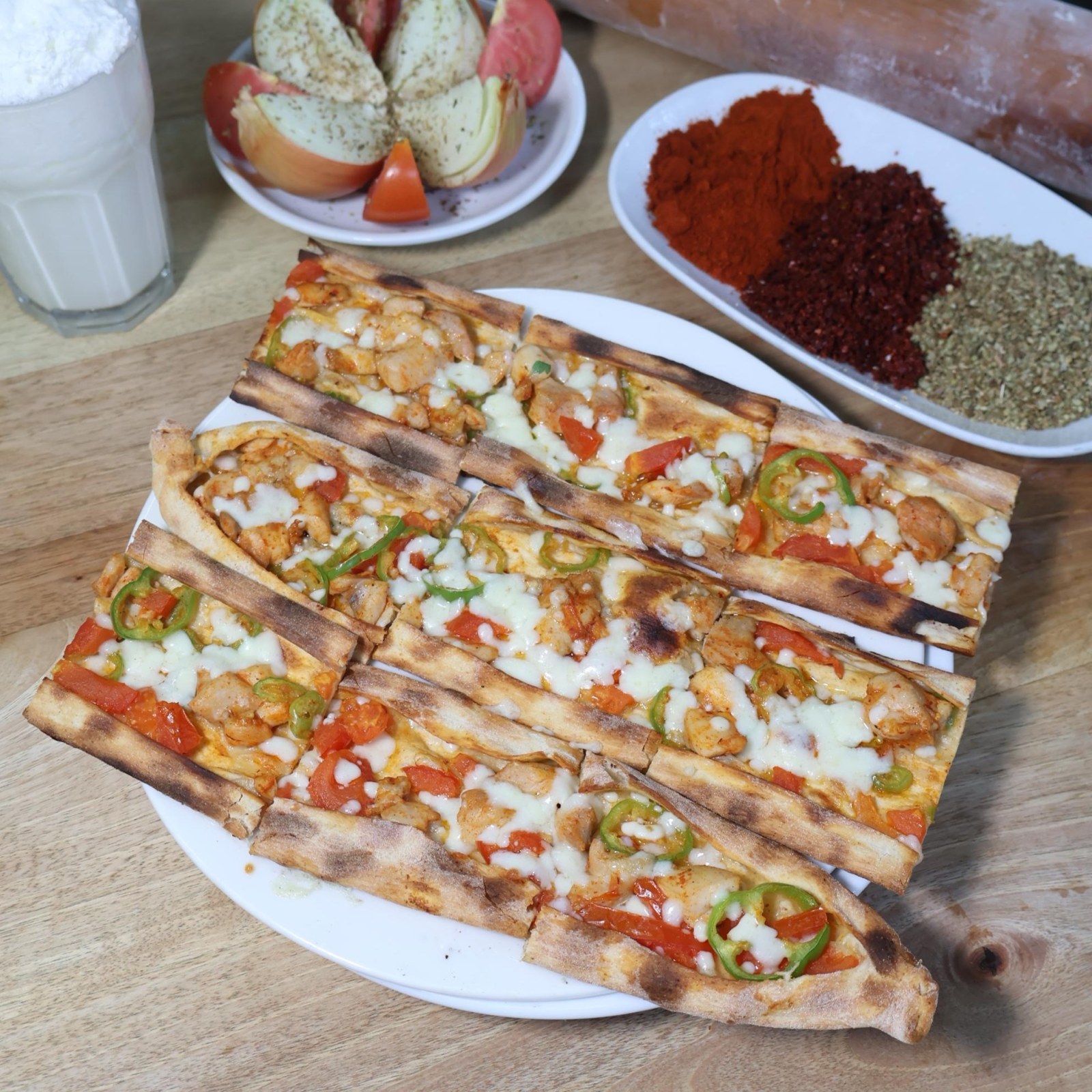 Tavuklu Kaşarlı Pide