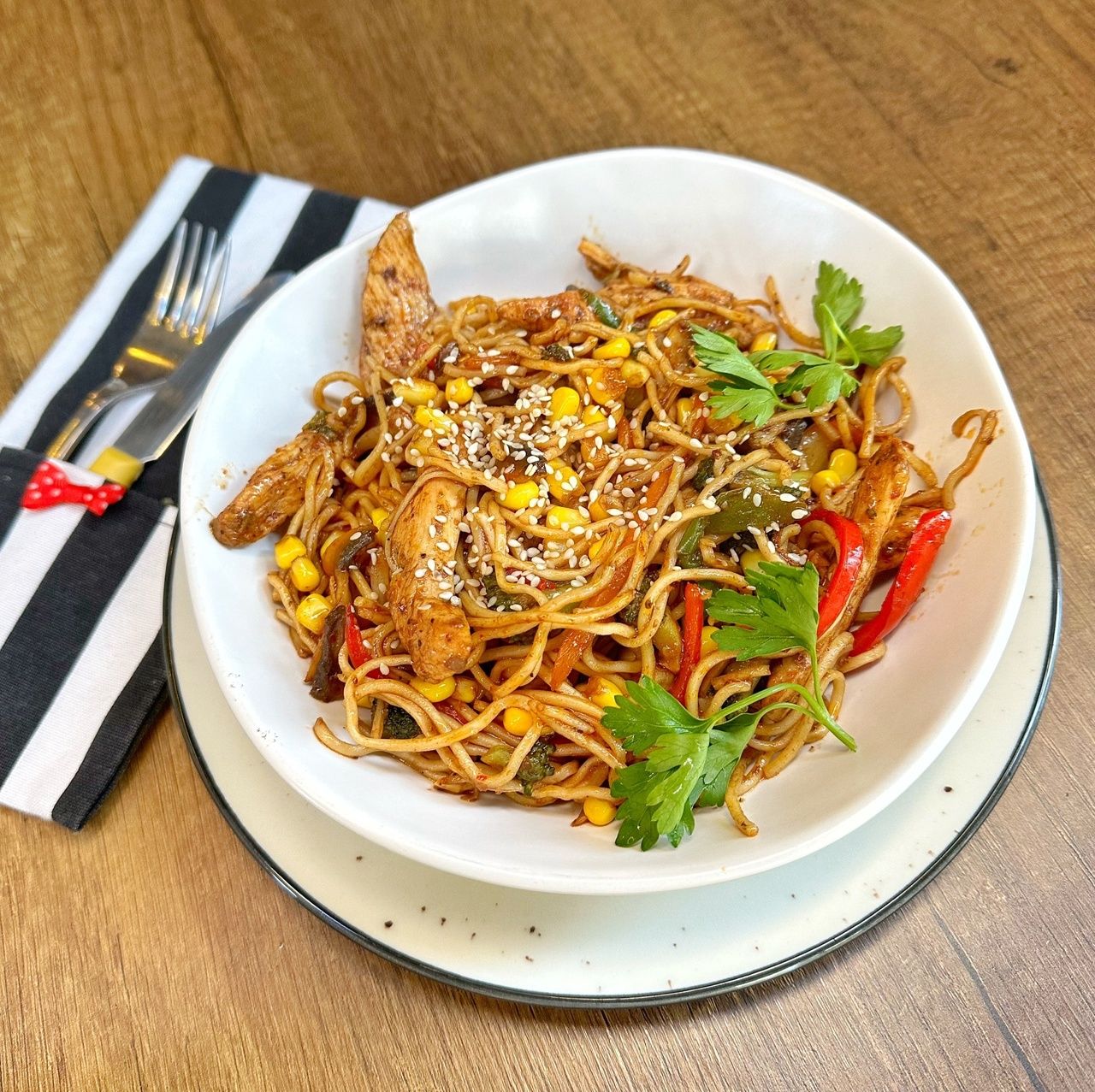 Sebzeli Tavuklu Noodle