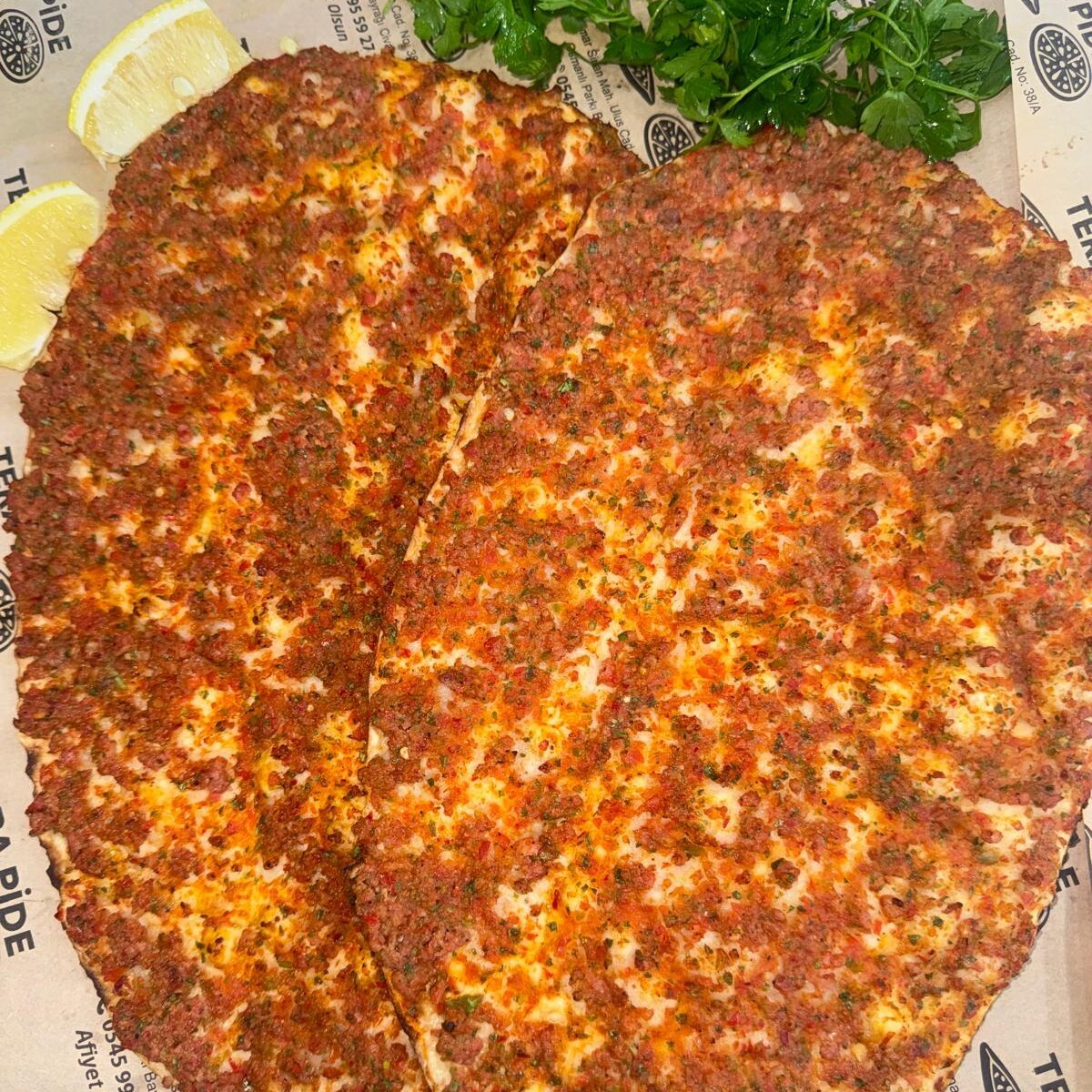(2 Adet) Lahmacun (1 Adet) Kola (330 ml)