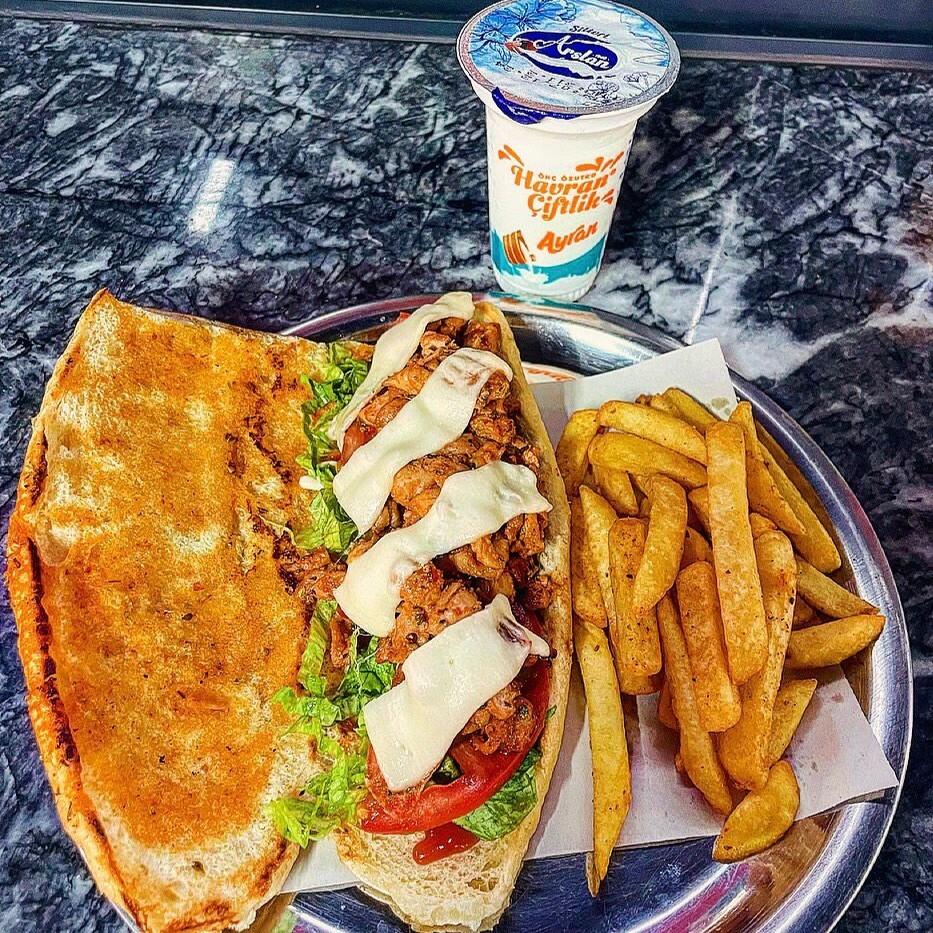 Kasarli Tavuk İnci̇k + Patates Kizartmasi + Kutu Ayran