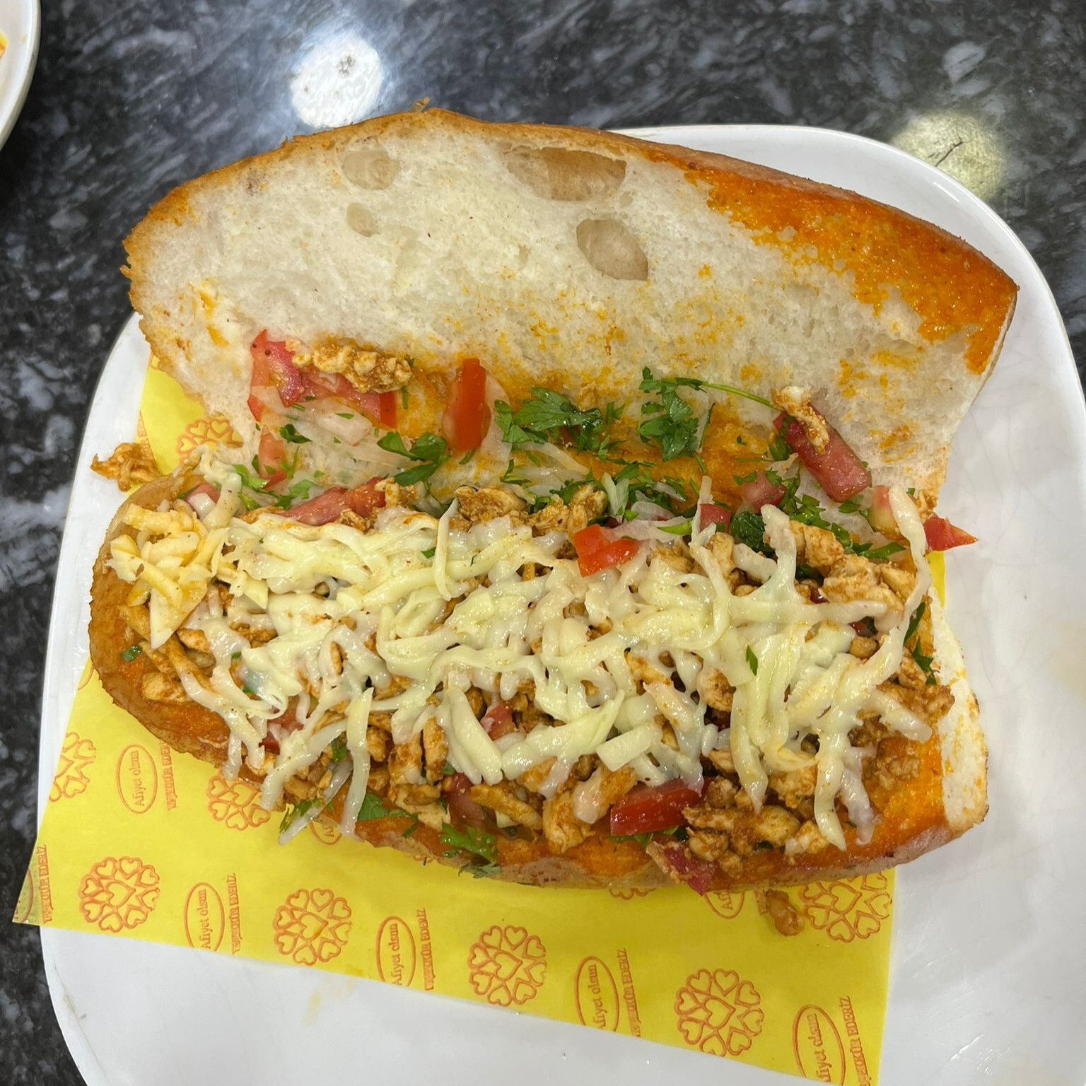 Kaşarlı Tavuk Tantuni Ekmek