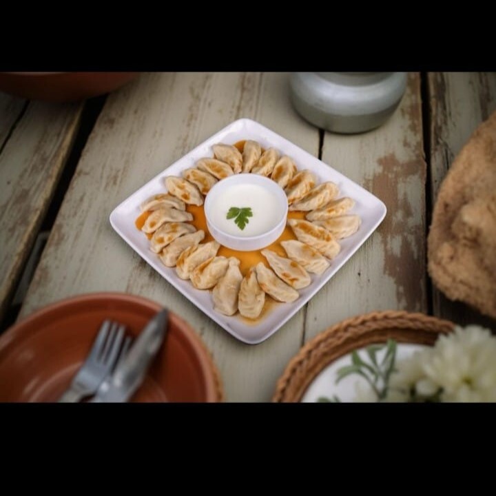 etli çerkes mantısı ( sarmısaklı yoğurt )