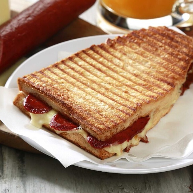 Sucuklu & Kaşarlı Tost