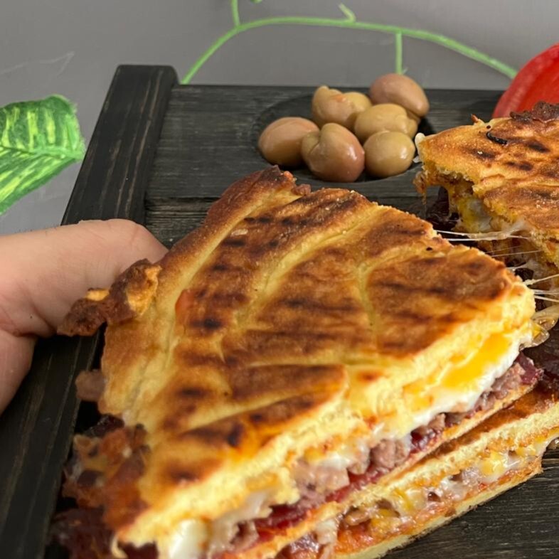 Kavurma Kaşar Bazlama