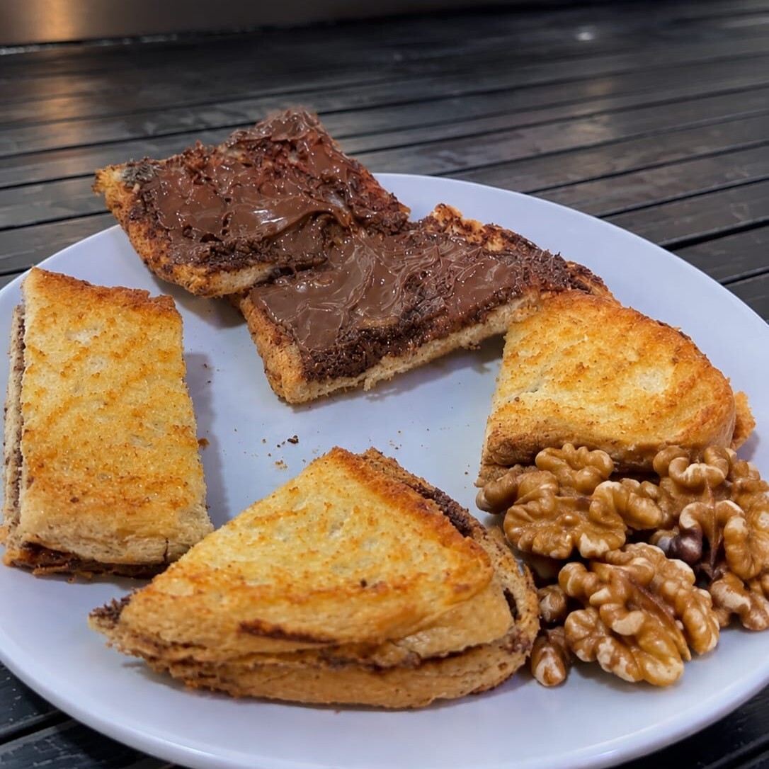 Çikolatalı cevizli Tost