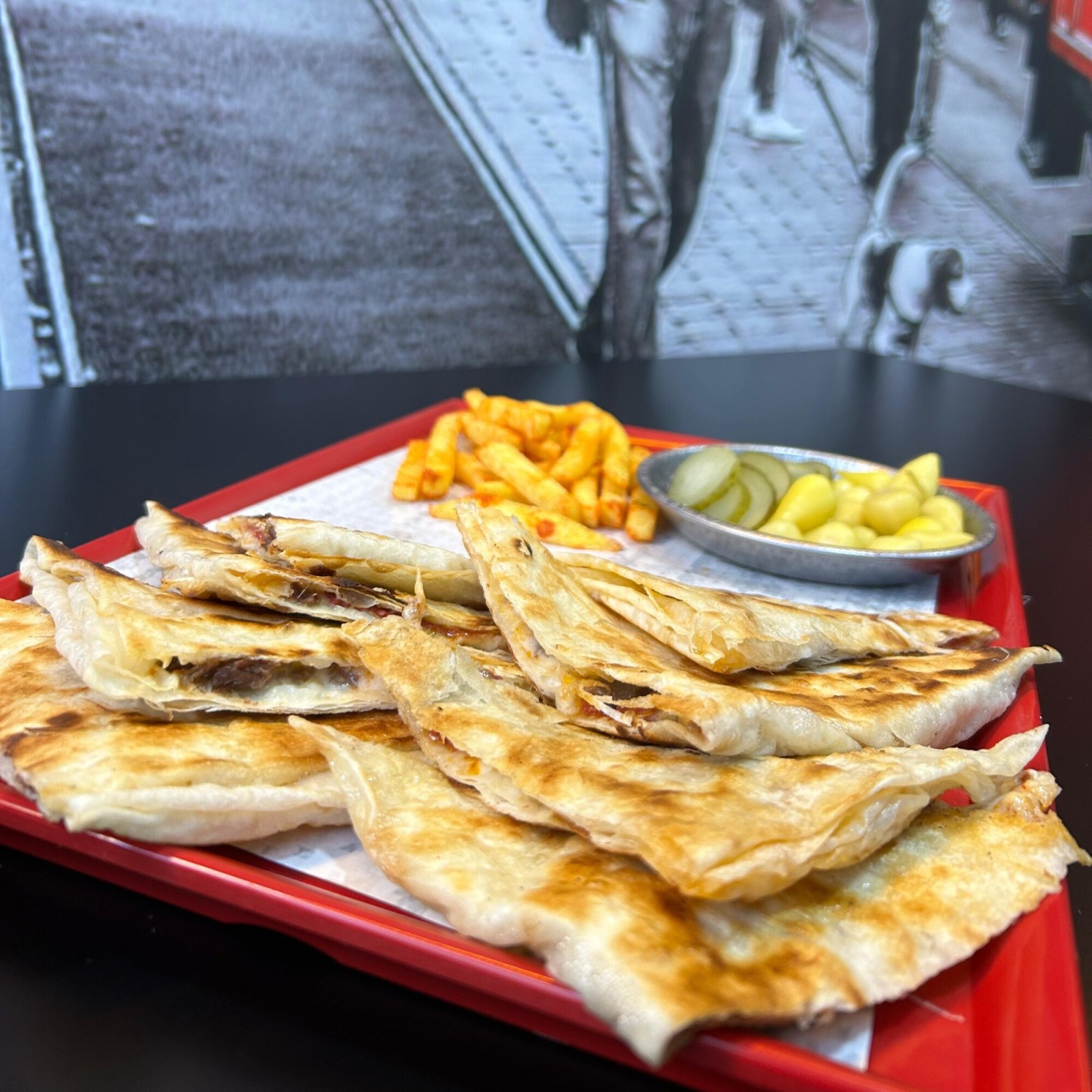 Sosisli Kaşarlı Sucuklu Gözleme
