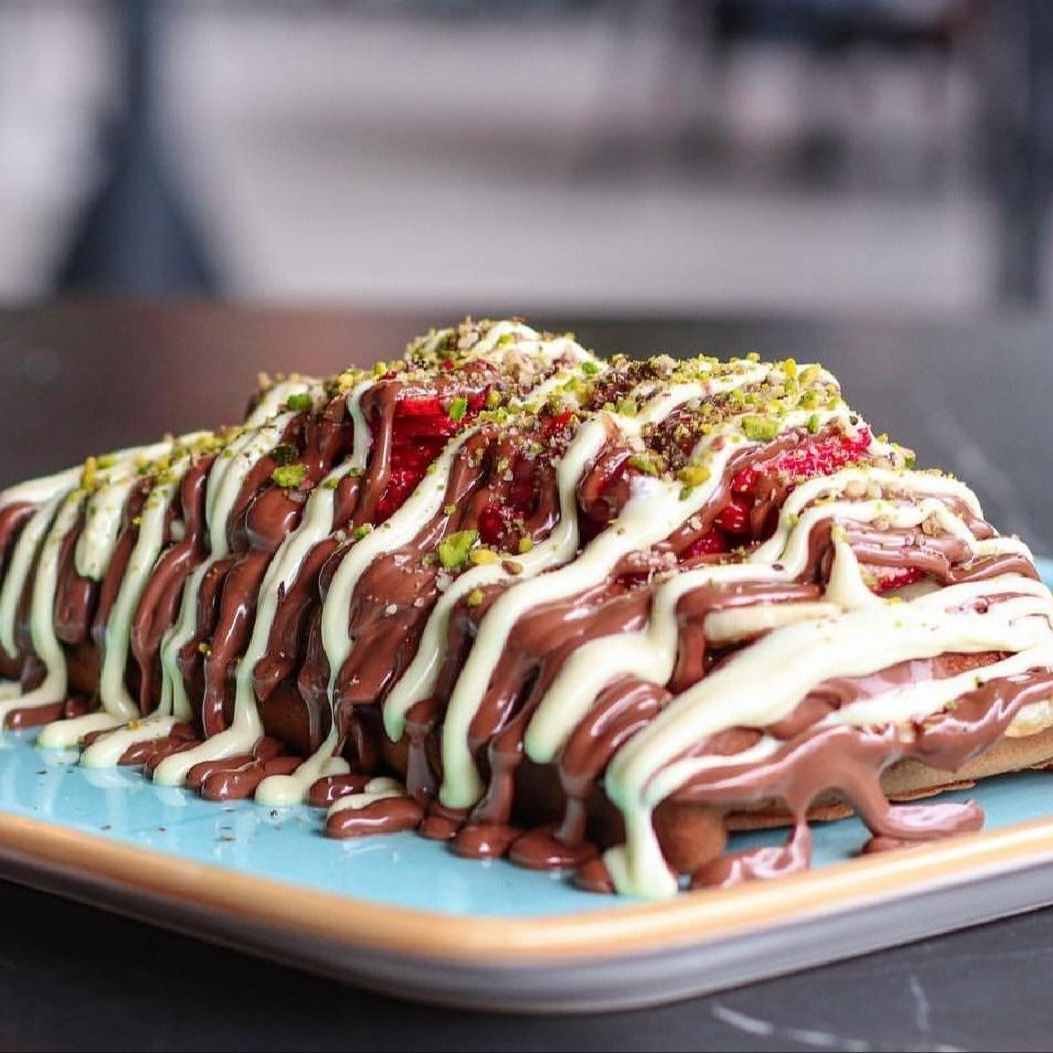 Bol Çikolatalı Extra Malzemeli Waffle