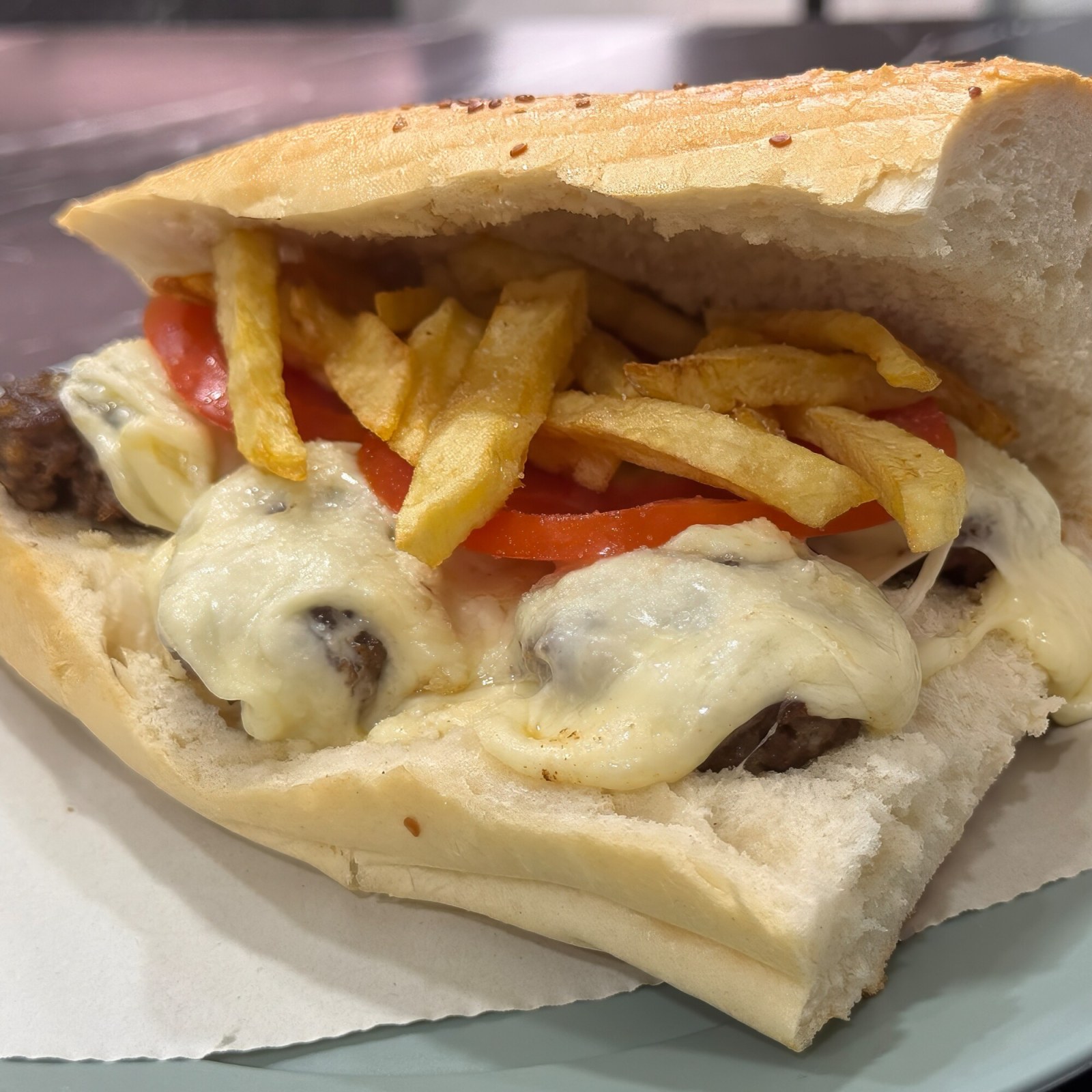 Kaşarlı Köfte Ekmek
