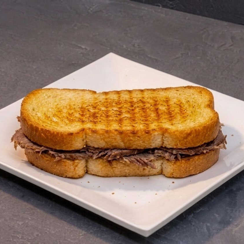 Tost Ekmeğine Kavurmalı Tost