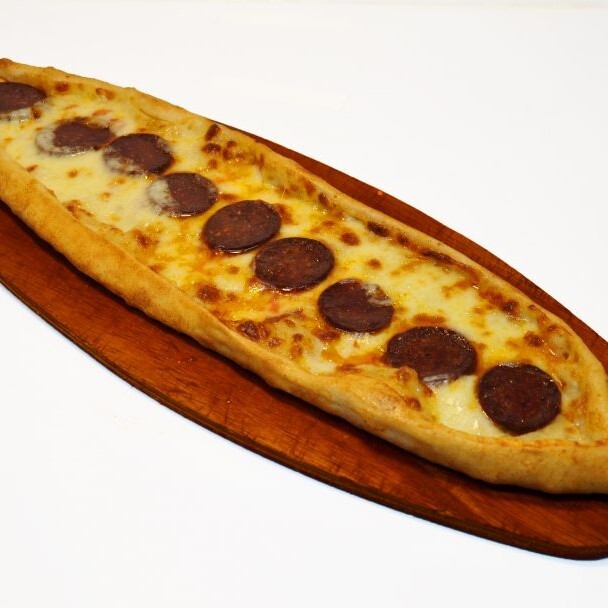 Kaşarlı Sucuklu Pide