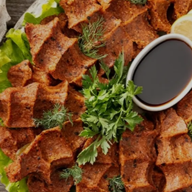 250gr. KLASİK ÇİĞ KÖFTE GARNİTÜRLÜ