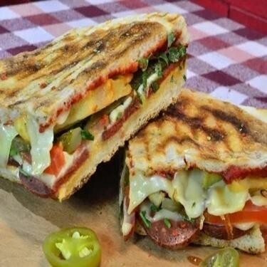 Sucuk Kaşar Bazlama Tost