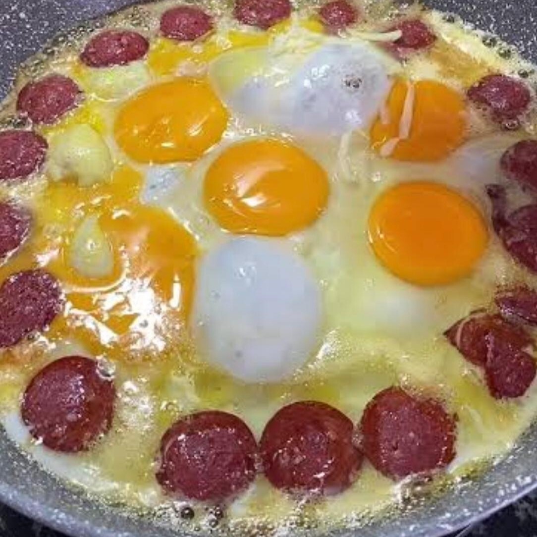 Kaşarlı Sucuklu Yumurta